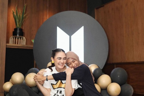 Seperti Sahabat, 9 Potret Kedekatan Para Artis dan Asisten Pribadinya