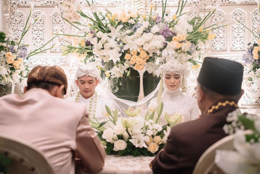 Dekorasi Akad Nikah & Resepsi Citra Kirana, Penuh Nuansa Modern Shunda