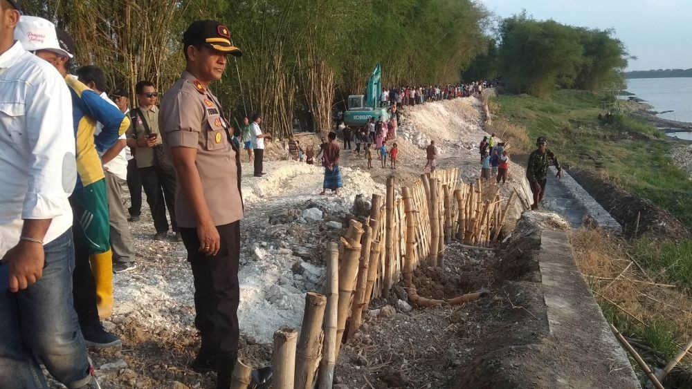 Bengawan Solo Diduga Tercemar Limbah Tekstil, Khofifah Temui Ganjar
