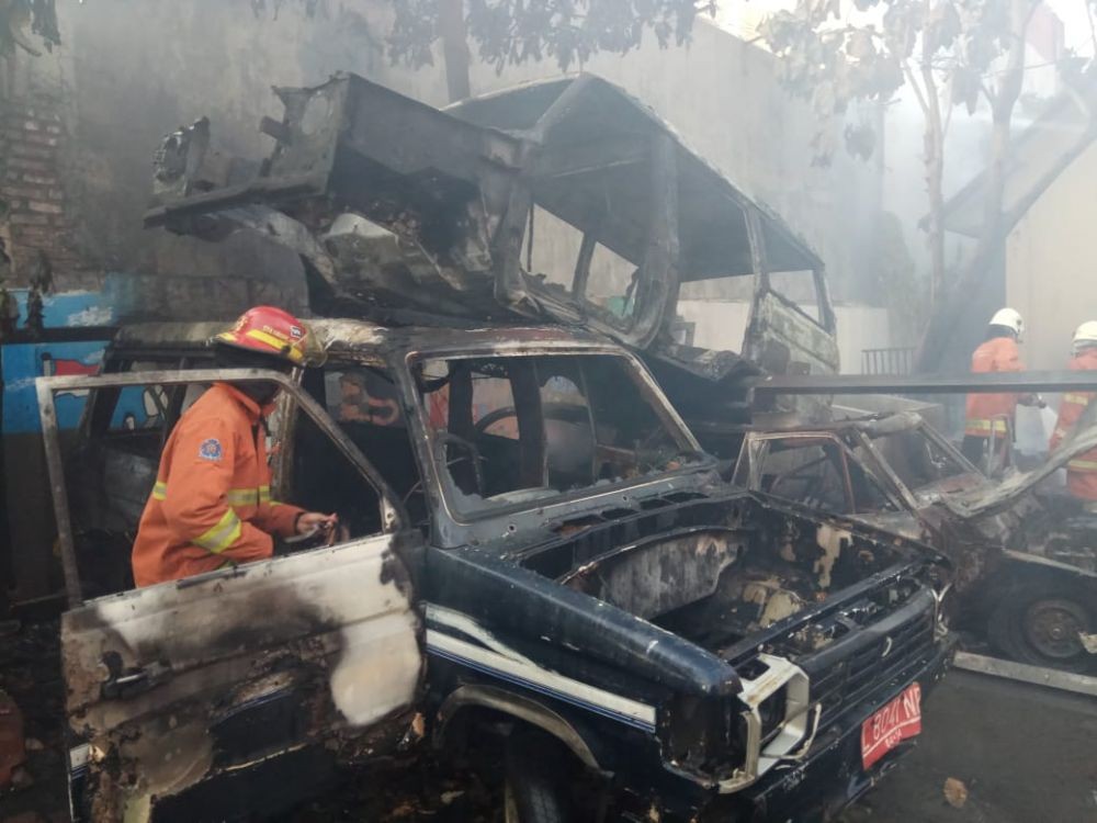 Berawal dari Bakar Sampah, Kebakaran SMKN 2 Surabaya Hanguskan 3 Mobil