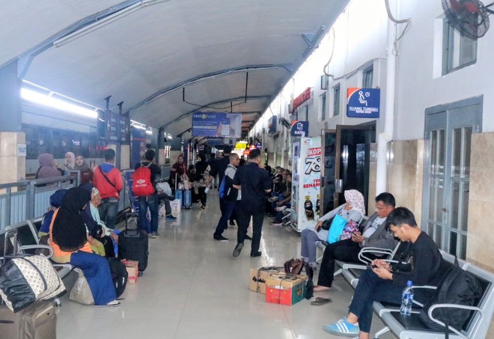 Efek Virus Corona, Penumpang Kereta Api di Kota Malang Menurun  