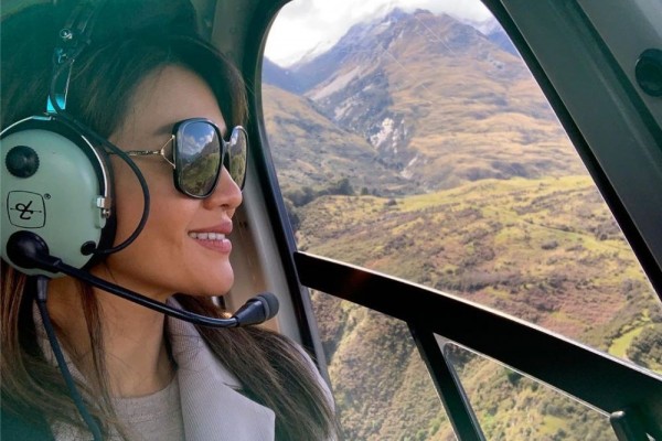 10 Potret Mewah Farah Quinn Liburan ke Selandia Baru, Naik Helikopter!