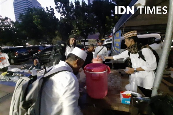 Reuni 212, Ada Posko Makan dan Minum Gratis di Monas