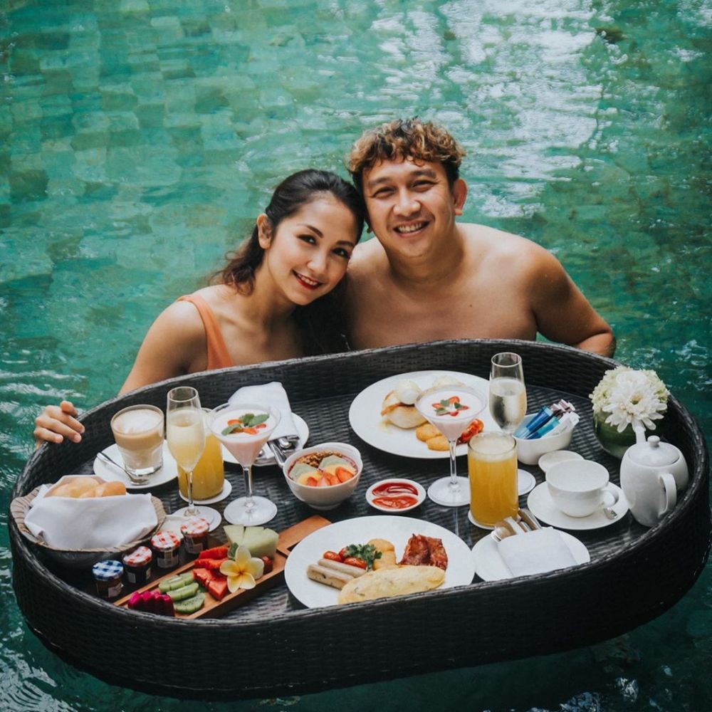 Floating Breakfast на Мальдивах