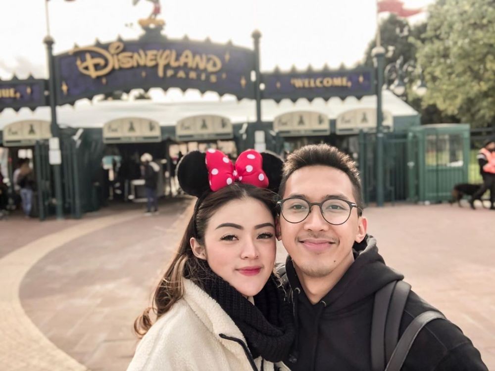 10 Potret Gaya Pacaran Sylvia Genpati dan Sang Kekasih yang Mesra Abis