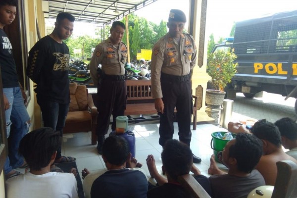 Asik Pesta Miras, Delapan Warga Bojonegoro Ditangkap Polisi
