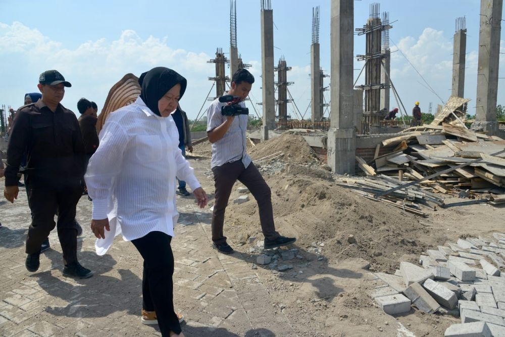 Hari Pertama 2020, Risma Cek Rumah Pompa supaya Surabaya Tak Banjir