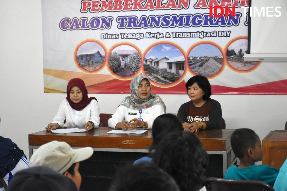 37 Transmigran Berangkat ke Kalimantan, Berharap Hidup Lebih Baik