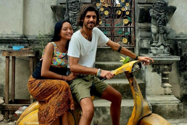 10 Potret Romantis Asmara Abigail dengan Kekasih Bulenya, Bikin Iri!