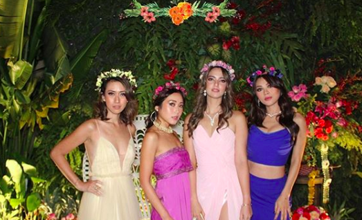 10 Potret Nia Ramadhani Saat Jadi Bridesmaid, Bak Gadis Remaja!