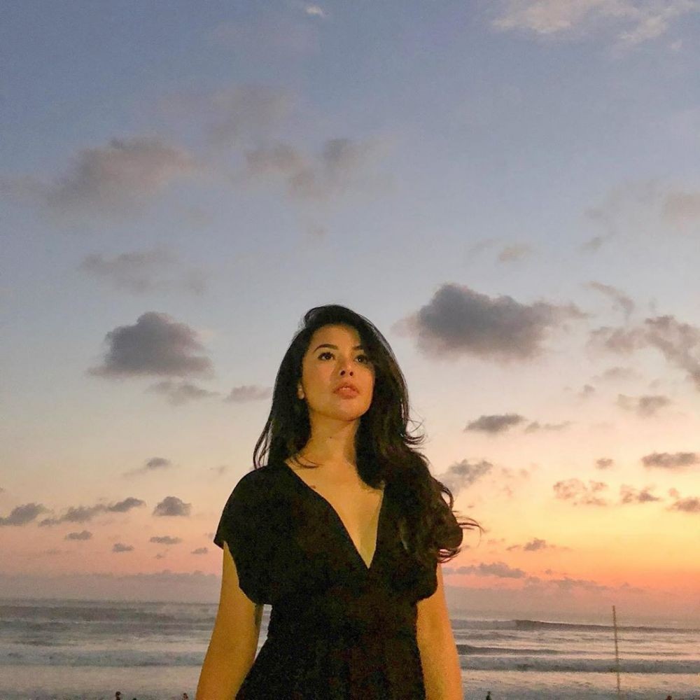 Glamor, 10 Potret Liburan Elvia Cerolline Pacar Billy Syahputra