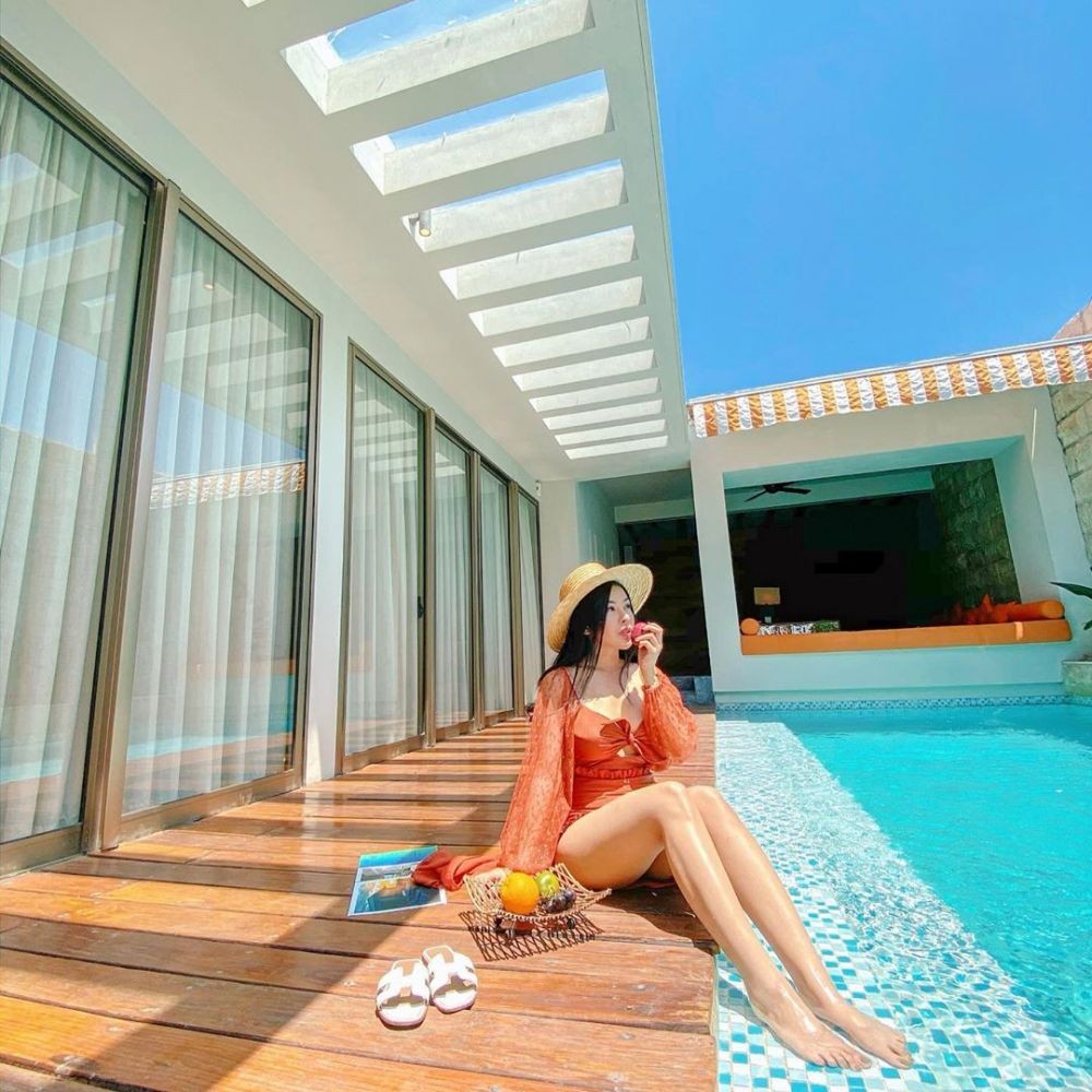 Glamor, 10 Potret Liburan Elvia Cerolline Pacar Billy Syahputra