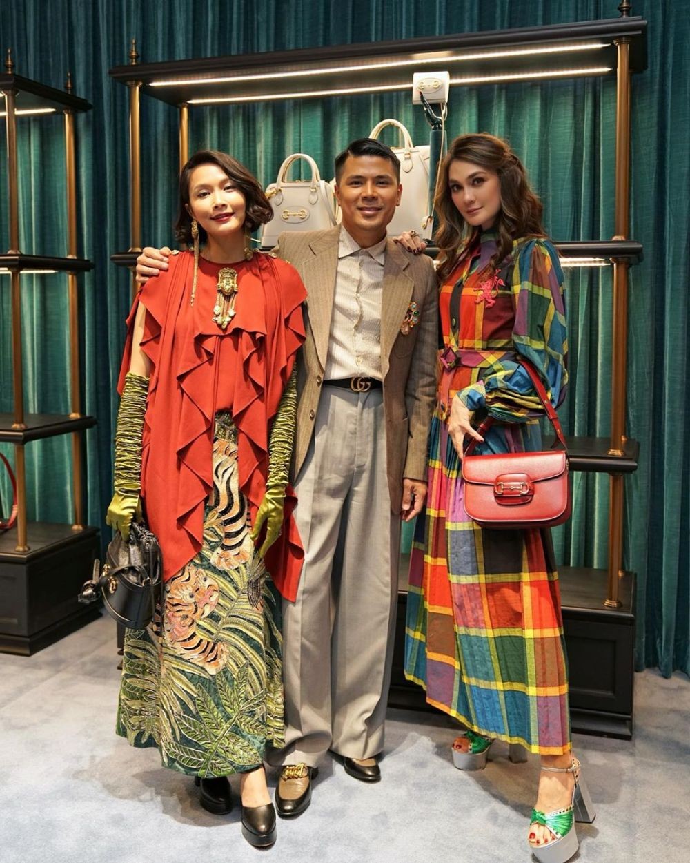 Fashionable Abis, 9 Potret Luna Maya di Acara Gucci Jepang
