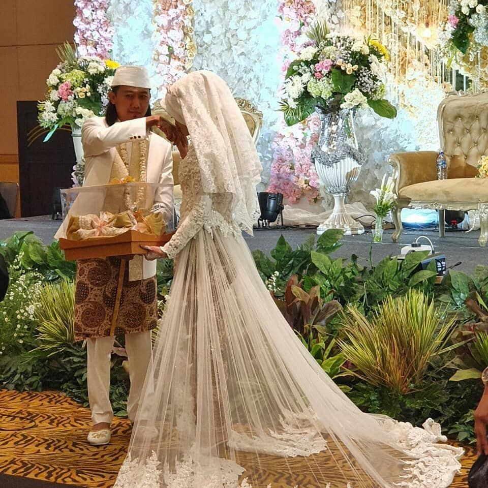 Akhirnya Sah, 8 Potret Mewah dan Syahdu Pernikahan Kedua Ade Jigo