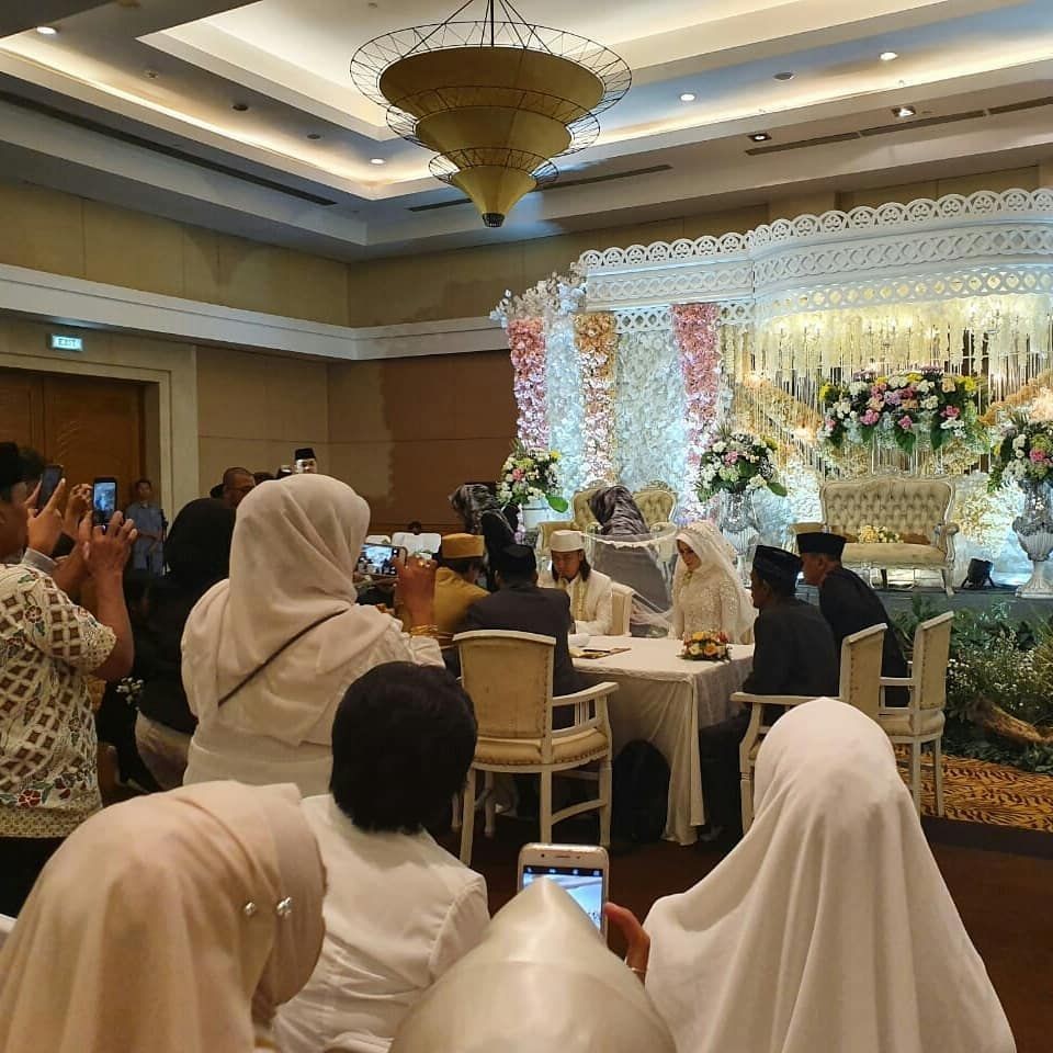 Akhirnya Sah, 8 Potret Mewah dan Syahdu Pernikahan Kedua Ade Jigo