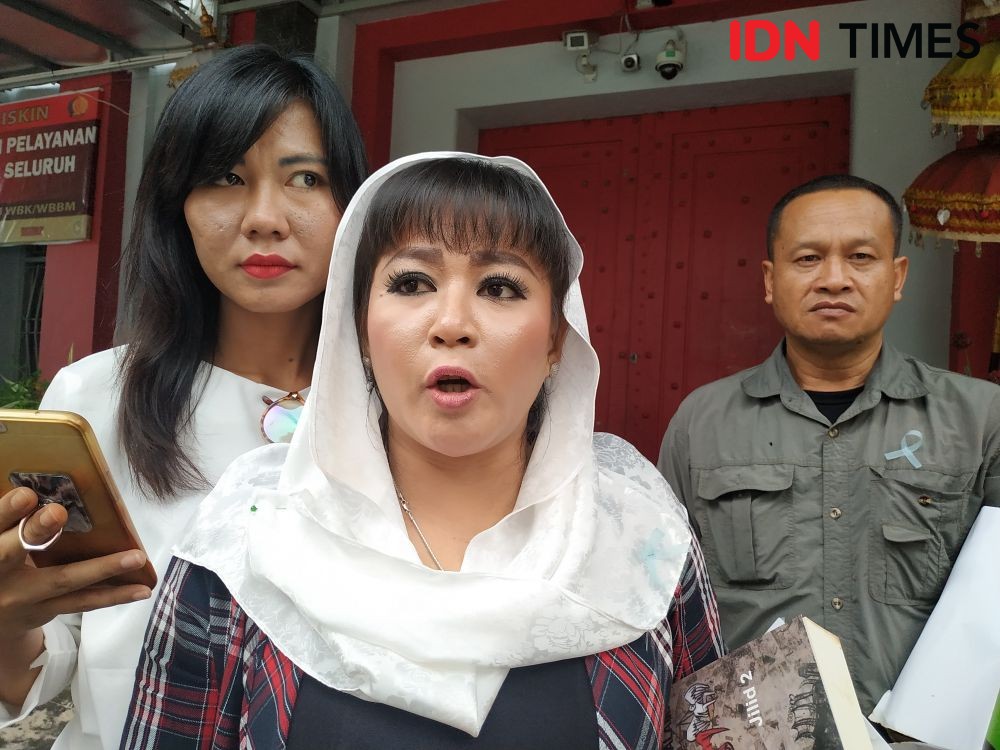 Usai Lapor Novel, Dewi Tanjung : Saya Dibilang Kuntilanak Merah