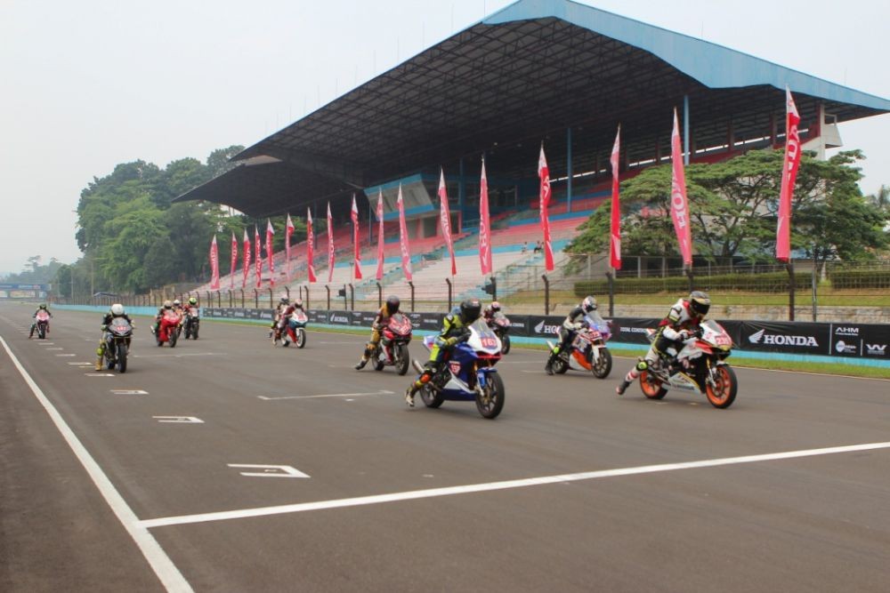 Ratusan Bikers CBR se-Sumatera Jambore Regional di Megapark Medan