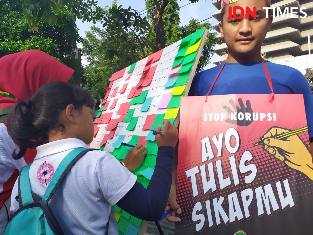 [Foto] Begini Cara Ganjar Rayakan Hari Anti Korupsi Bareng Para Siswa