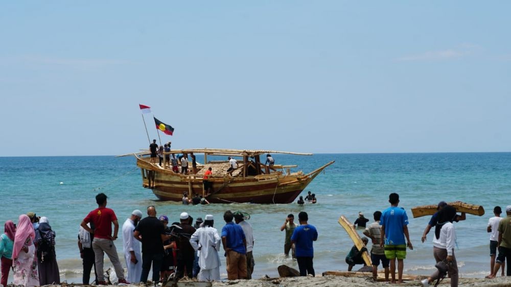 Perahu Kuno Padewakang Berlayar Tanpa Mesin dari Makassar ke Australia