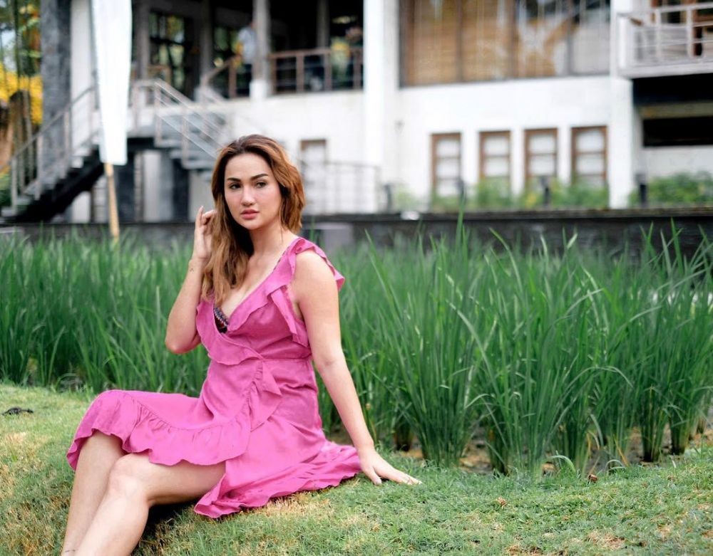 Istri Andrew Andika, 10 Potret Menawan Tengku Dewi Bak Barbie
