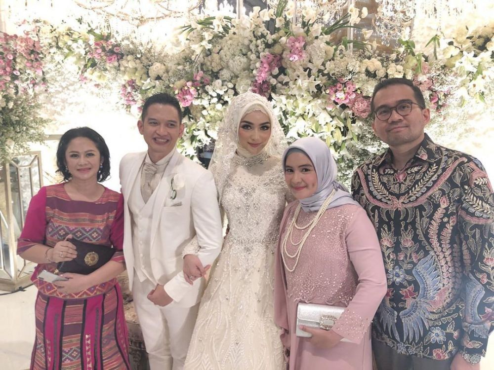 13 Keseruan Seleb Hadiri Resepsi Citra Kirana & Rezky, Reuni Artis!