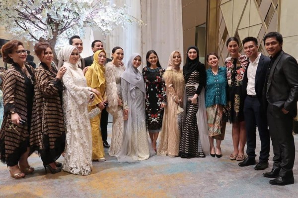 Serasa Reuni! 13 Potret Seru Seleb Hadiri Resepsi Citra Kirana & Rezky
