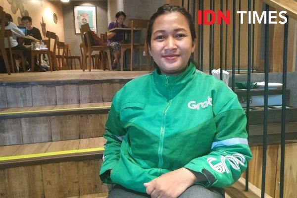 Kisah Driver Ojek Online, Ratna Wulan "Si Ratu Aspal" Pejuang Keluarga
