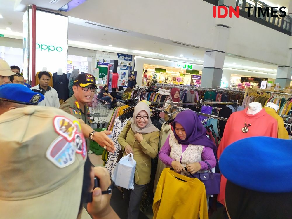 Asik Ngemall dan Tak Balik Ke Kantor,  ASN di Palembang Diciduk Pol PP