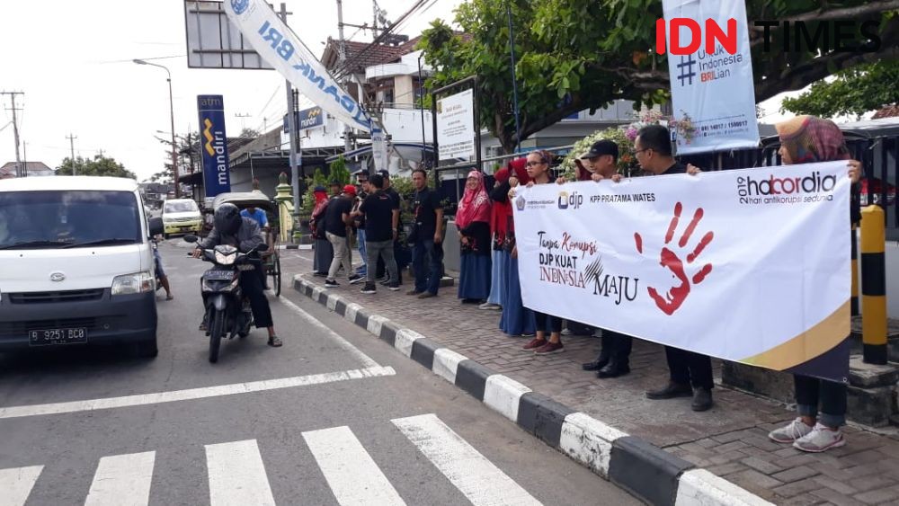 KPP Pratama Wates Turun ke Jalan Kampanyekan Antikorupsi