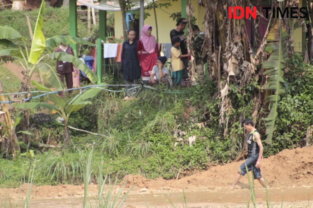 60 Warga KBB Terisolasi Danau Lumpur dari Sungai Cibuluh Gununghalu