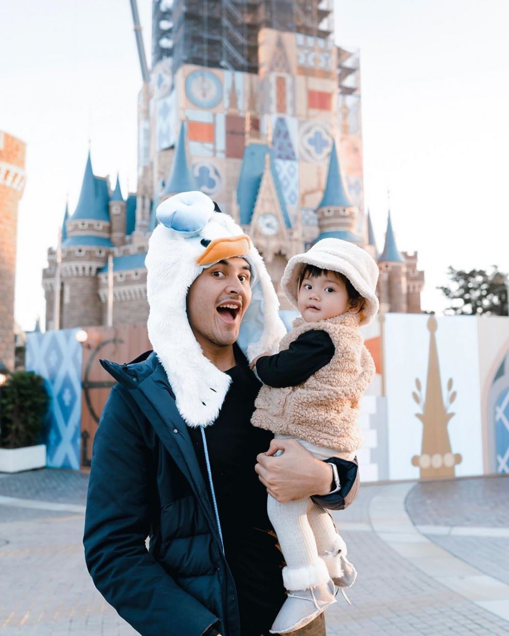 Seperti Bapak dan Anak, 10 Potret Kompak Marco Ivanos & Freya Kayonna