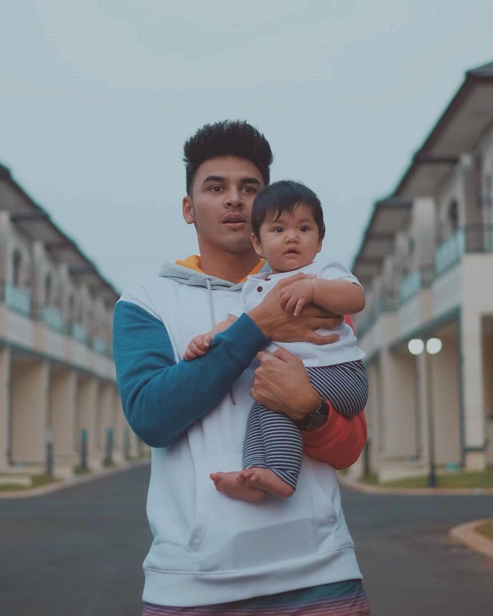 Seperti Bapak dan Anak, 10 Potret Kompak Marco Ivanos & Freya Kayonna