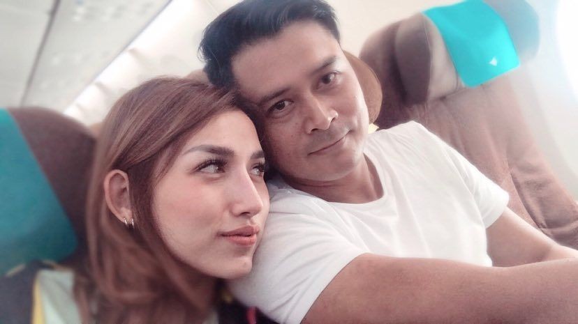 10 Potret Harmonis Keluarga Kecil Iqbal Pakula yang Jarang Terekspos