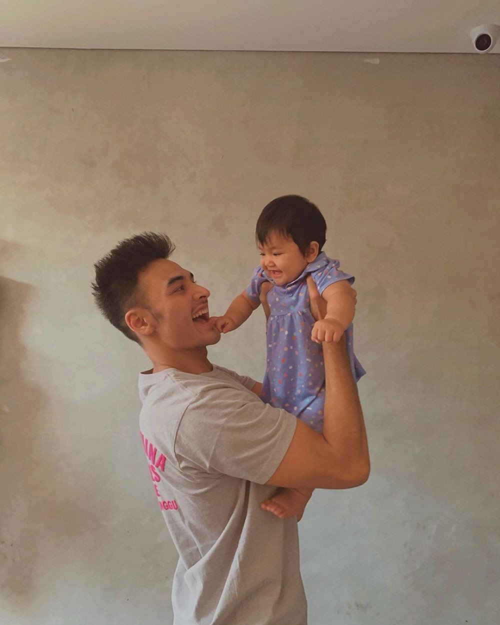 Seperti Bapak dan Anak, 10 Potret Kompak Marco Ivanos & Freya Kayonna