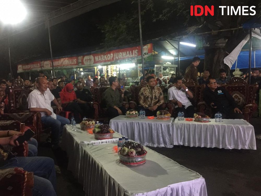 Ikut Nobar, Bobby Menantu Jokowi Kecewa Timnas Kalah dari Vietnam