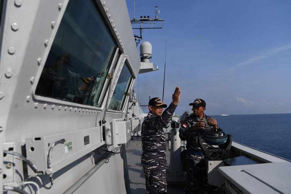 Pelajar Subang Divaksinasi di Kapal Perang TNI Angkatan Laut