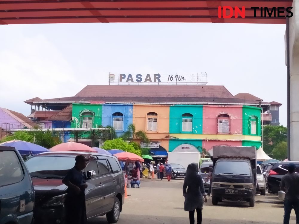 Satpol PP Palembang Gusur Lapak, Pedagang Pasar 16 Ilir Ngamuk