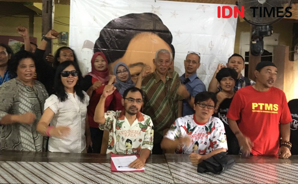 Antar Gibran Daftar ke PDIP Jateng, Relawan Berbaju Indonesia Raya