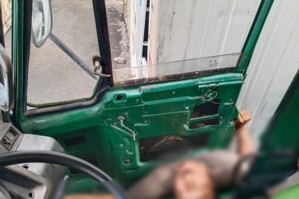 Lupa Di-hand Rem, Seorang Sopir Tewas Tergencet Truknya Sendiri