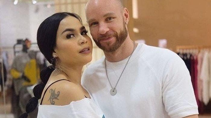 Selalu Tampil Anggun, Ternyata 10 Artis Ini Punya Tato Lho!