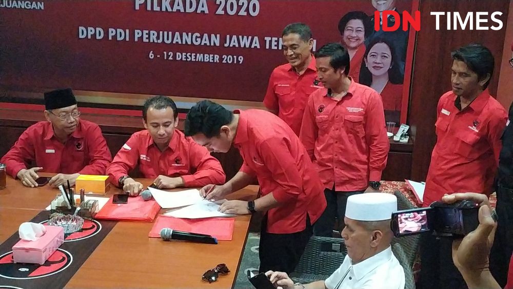 10 Potret Gaya Gibran saat Daftar Balon Wali Kota Solo ke PDIP Jateng