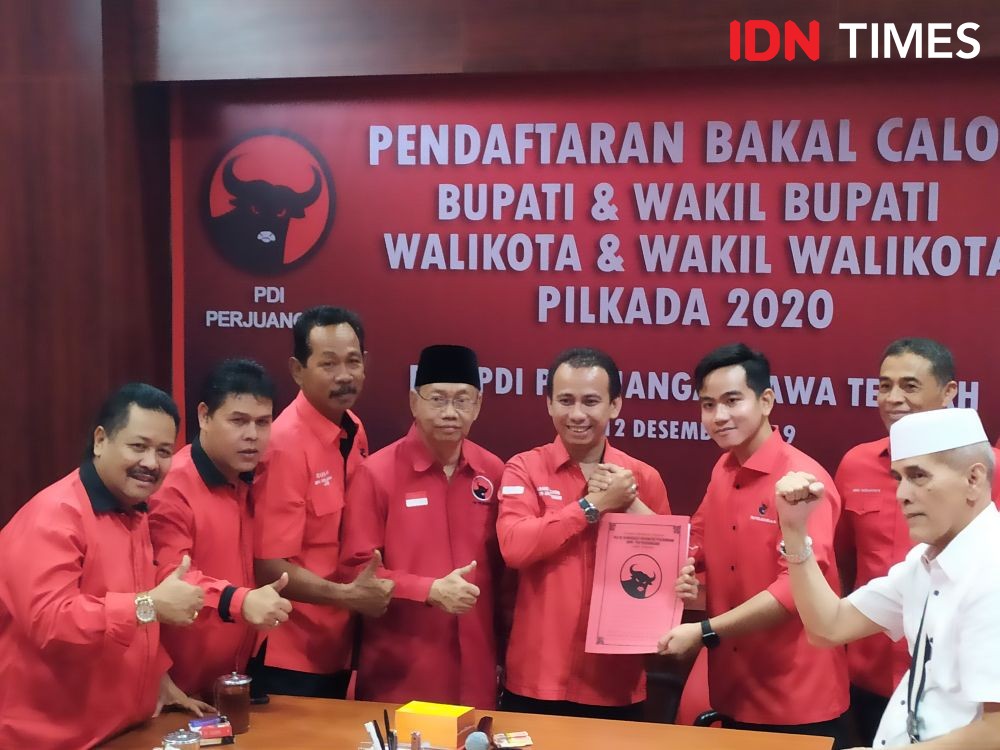 10 Potret Gaya Gibran saat Daftar Balon Wali Kota Solo ke PDIP Jateng