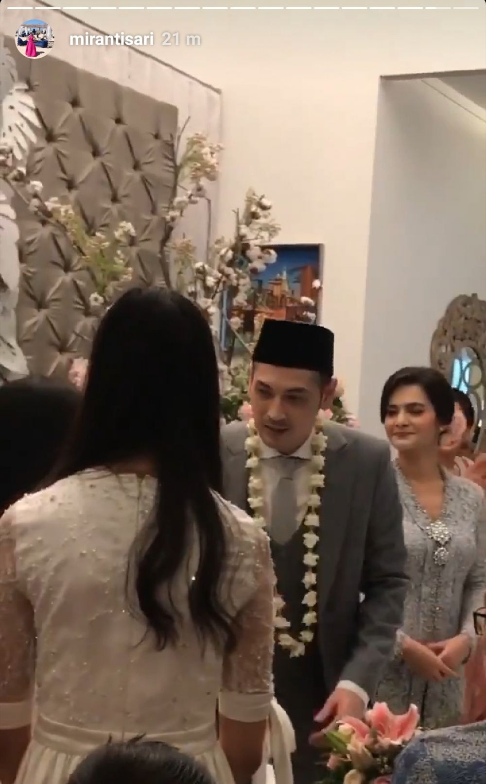 Akhirnya Sah! 9 Potret Romantis Pernikahan Cut Tari dan Richard Kevin