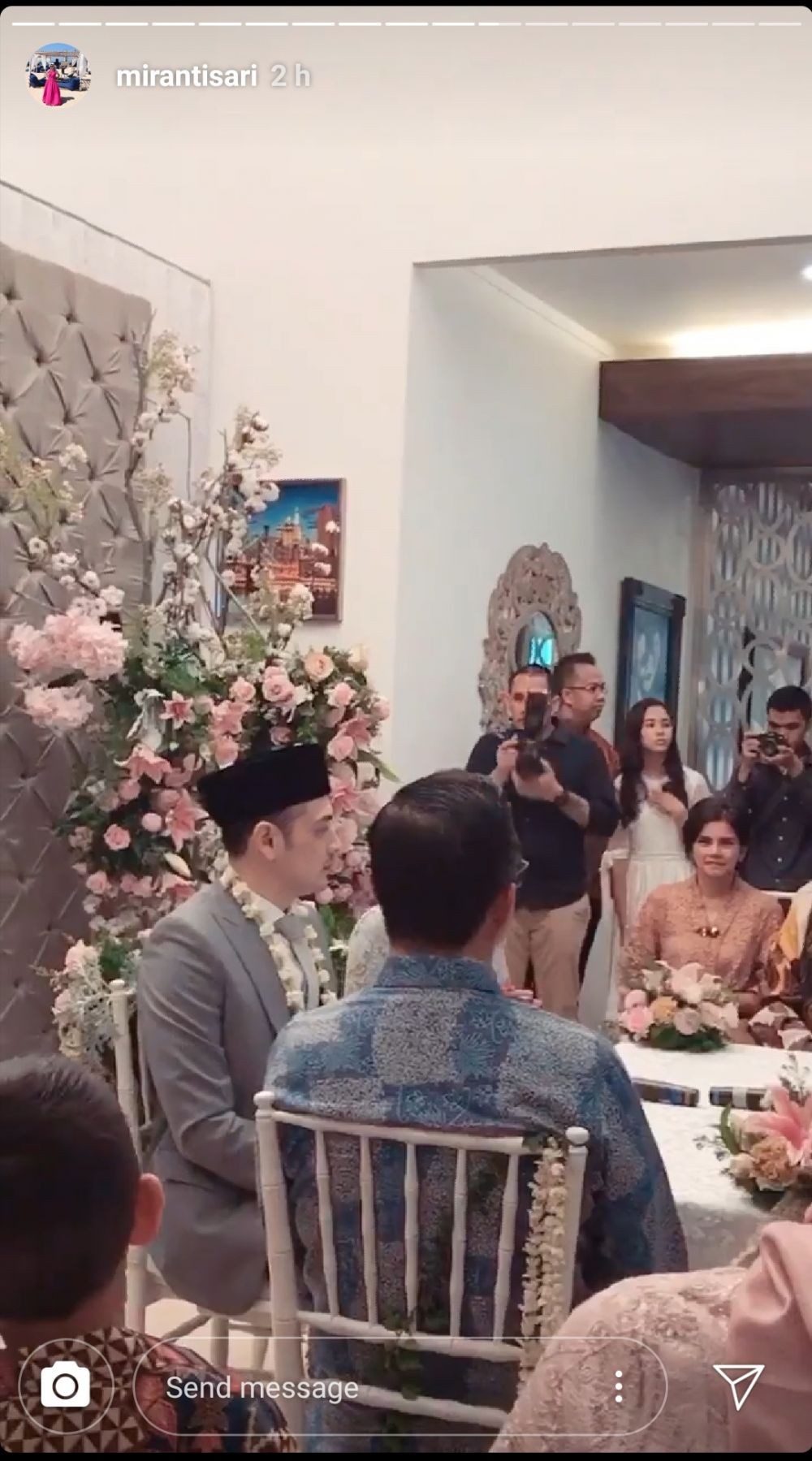 Akhirnya Sah! 9 Potret Romantis Pernikahan Cut Tari dan Richard Kevin