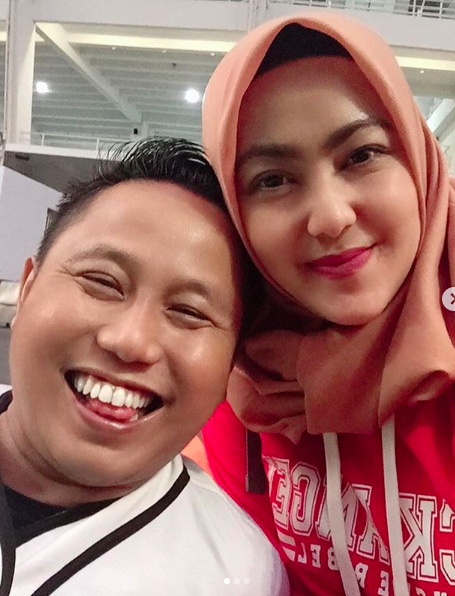 Beruntung Banget, 8 Seleb Indonesia Berhasil Nikahi Pramugari