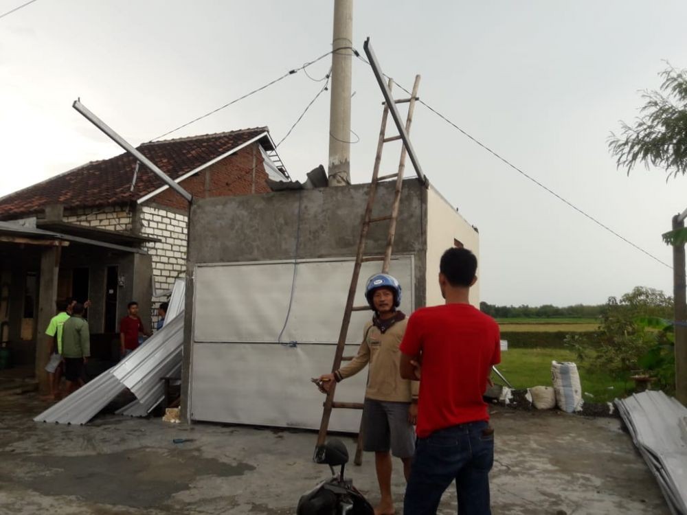 Puluhan Rumah di Rembang Rusak Dihantam Angin Kencang, 2 Warga Dirawat