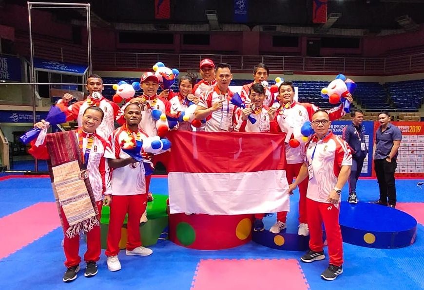 Kickboxer asal Samosir Pamer Ulos usai Raih Perak SEA Games 2019