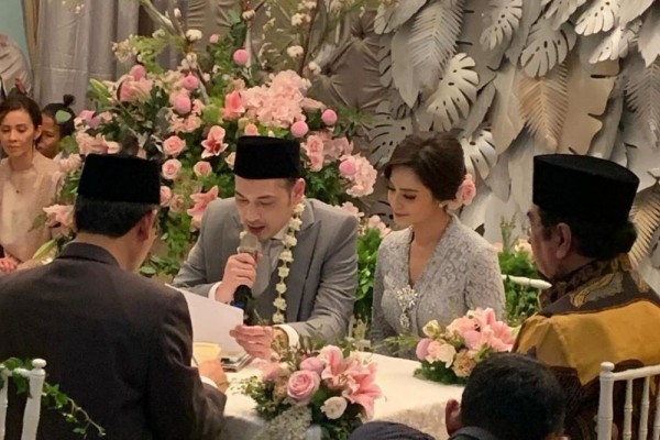 Simpel Nan Elegan Intip Ide Kebaya Dan Rias Akad Nikah Ala Cut Tari