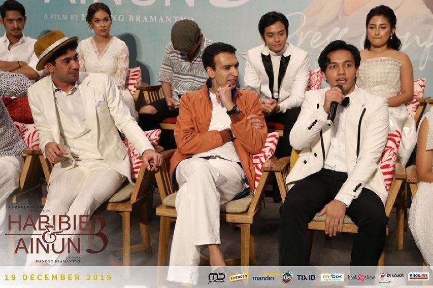 Bikin Kaget, 10 Potret Jefri Nichol Hadiri Premier Habibie & Ainun 3