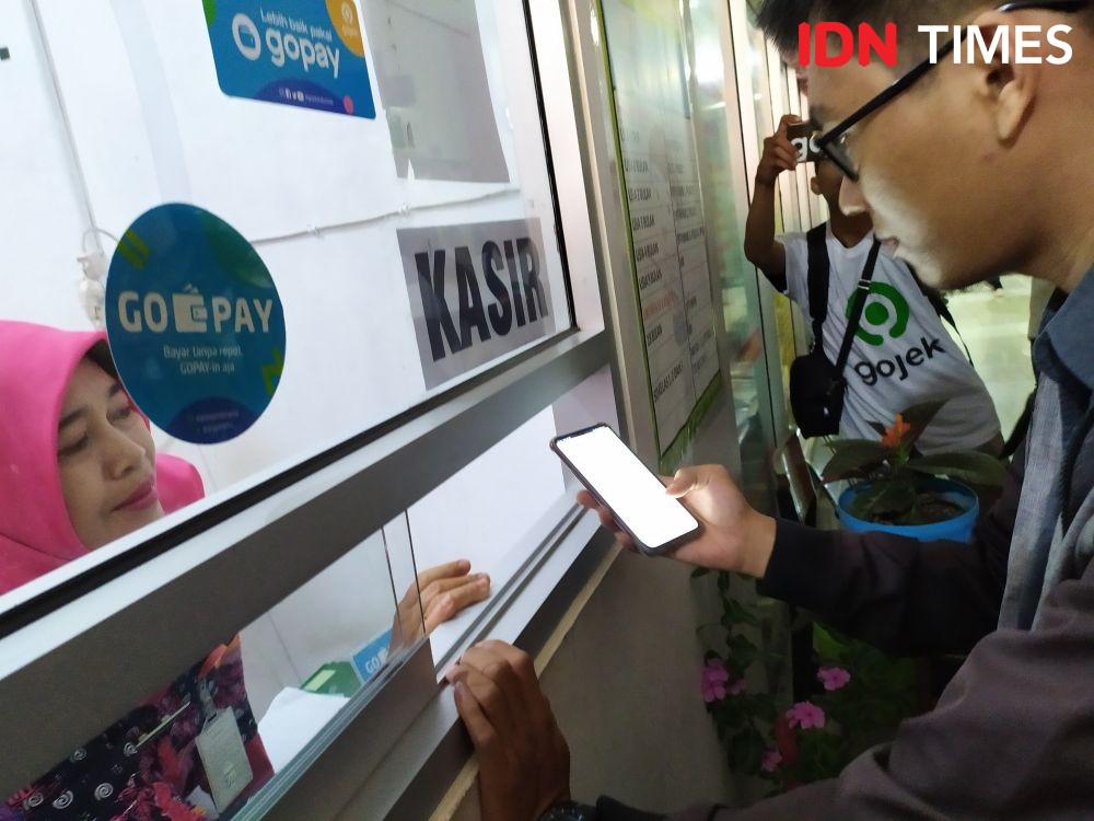 [FOTO] Aktivitas Warga Semarang Pakai GoPay Dari Berobat hingga Jajan 